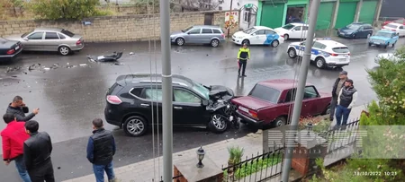 Şəkidə 7 avtomobil toqquşub, keçmiş baş həkim xəsarət alıb