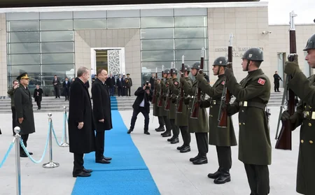 ​Azərbaycan və Türkiyə prezidentləri təyyarədə çay süfrəsi arxasında söhbət ediblər