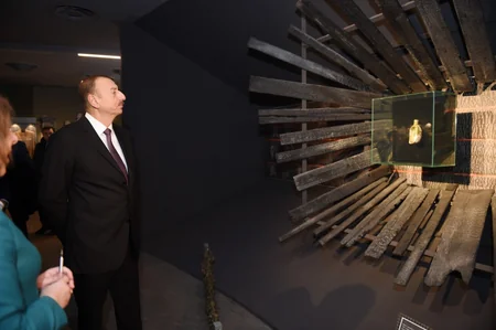 Prezident İlham Əliyev Belarus Dövlət Böyük Vətən Müharibəsi Tarixi Muzeyi ilə tanış olub