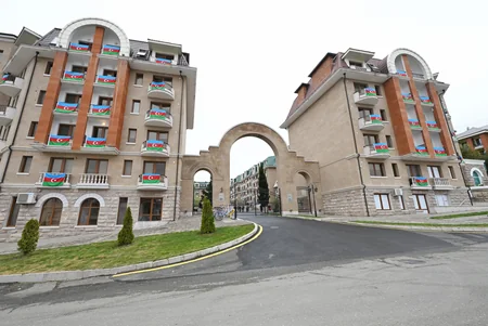 Prezident Xankəndidə Qarabağ Universitetinin tələbə yataqxanasının təmirdən sonra açılışında iştirak edib - YENİLƏNİB