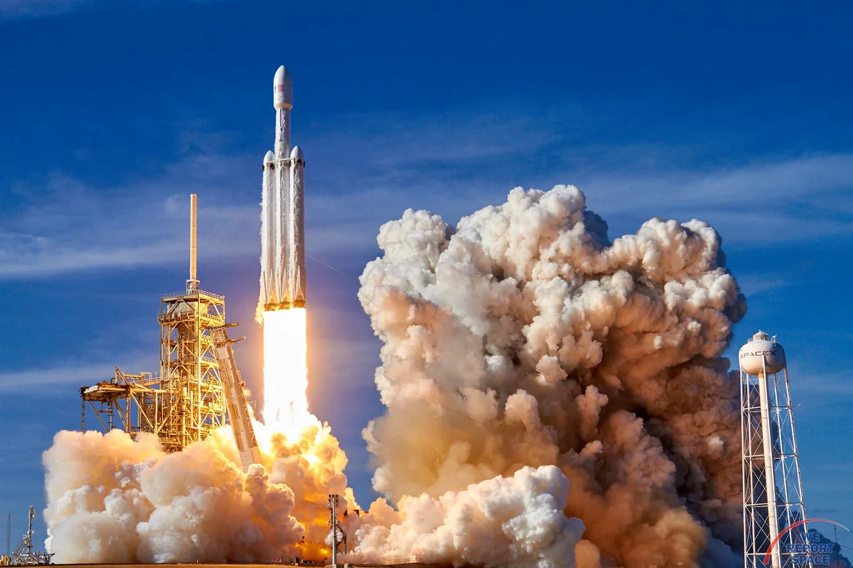 Ракета SpaceX стартовала на орбиту со спутником связи Космических сил США