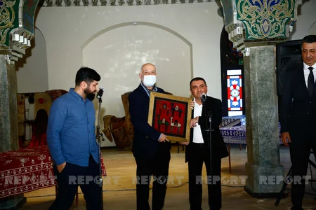 Azərbaycanlı gənclər Tbilisidə rəsm və əl işlərini nümayiş etdiriblər