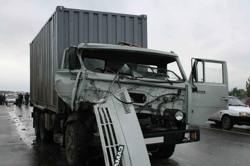 Ucarda iki yük maşını toqquşub, 1 nəfər ölüb