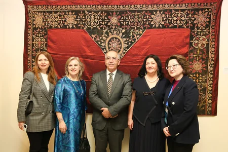 Bakıda “Türk xalqlarının geyim və zərgərlik mədəniyyəti” sərgisi açılıb