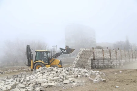 Bakıda dövlət qurumu dənizkənarı ərazidə qanunsuz tikilinin qarşısını alıb