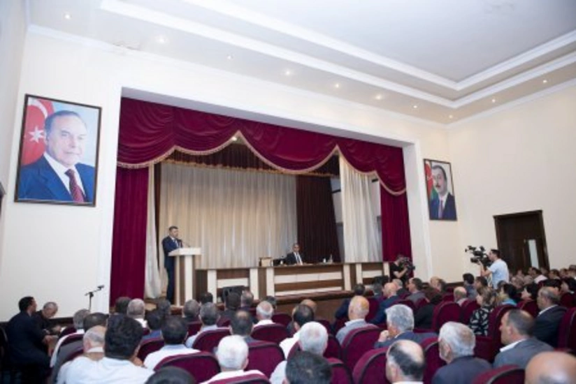 Kənd təsərrüfatı naziri Goranboyda fermerlərlə görüşüb