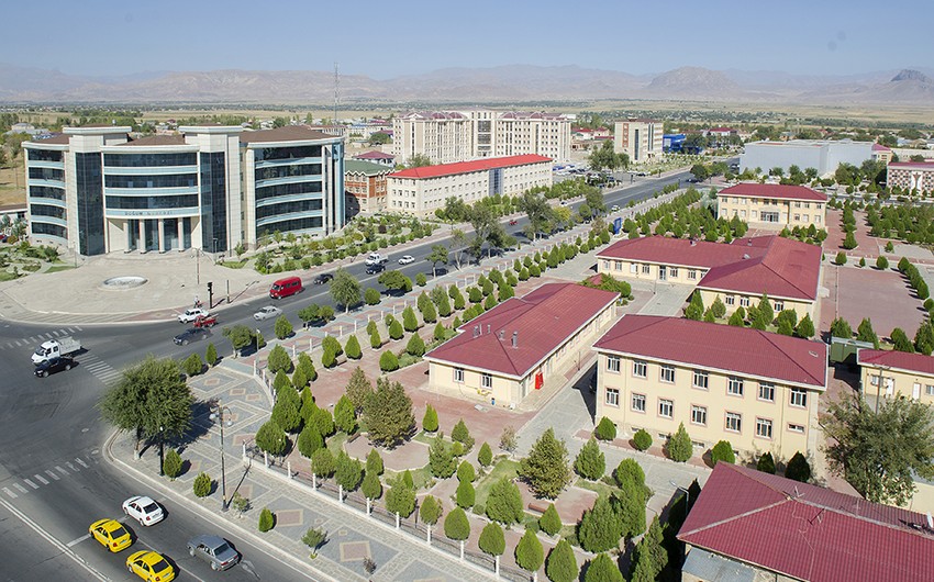 Naxçıvan şəhərində yeni yaşayış kompleksinin təməli qoyulub  