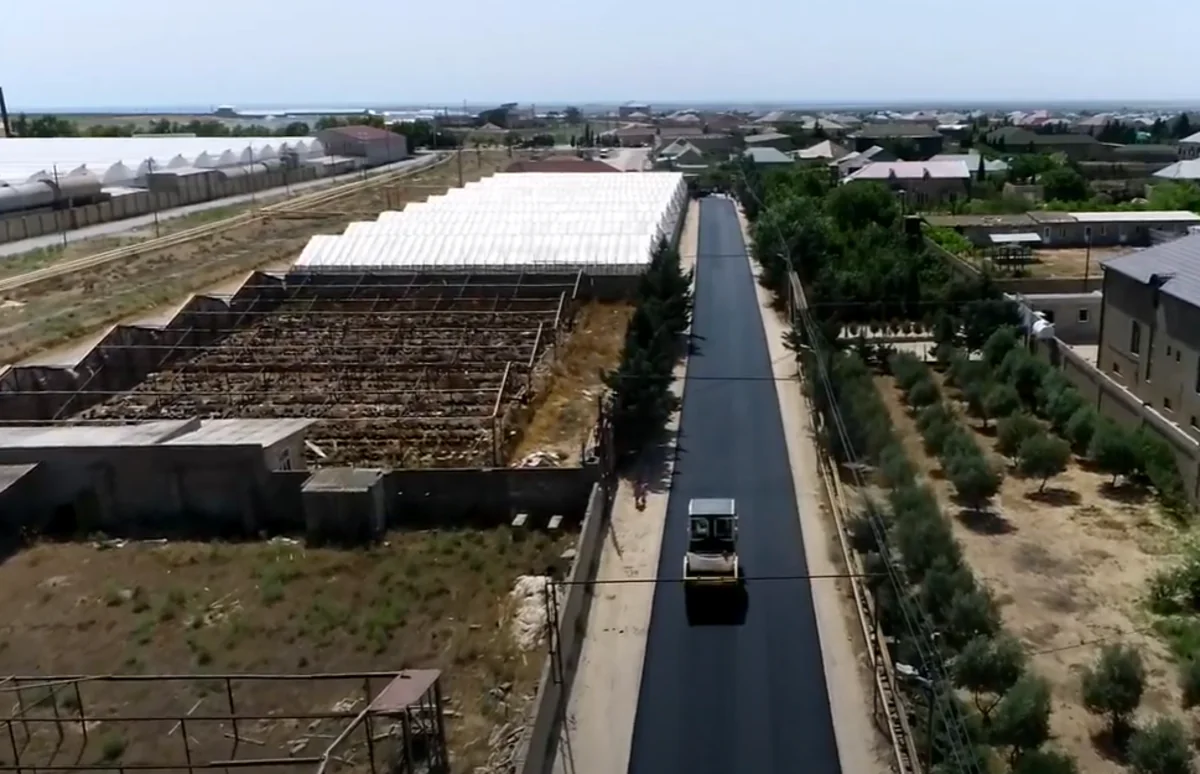 Bakının Zirə qəsəbəsində 1 150 metr uzunluğa malik 3 küçə təmir olunur
