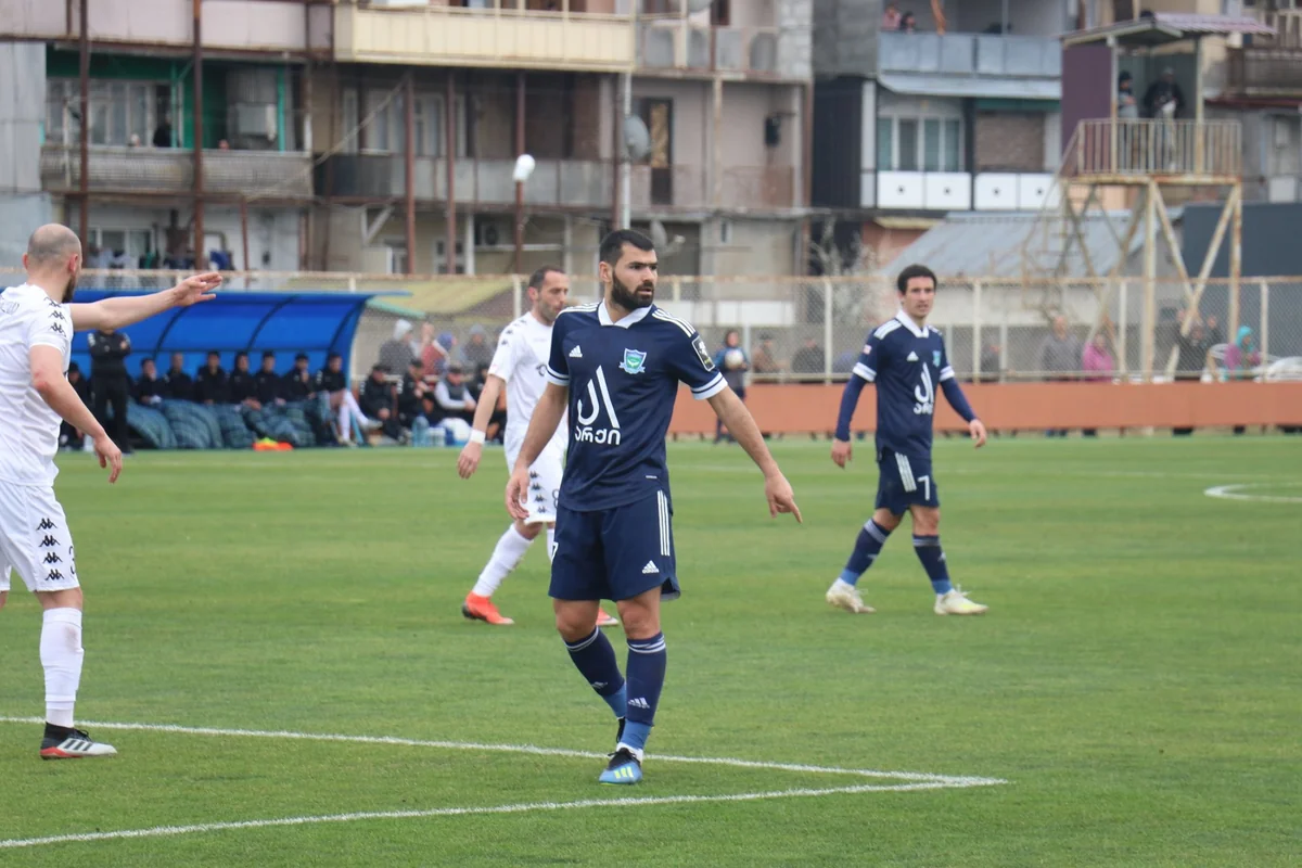 Əsgər salamı verən azərbaycanlı futbolçu Gürcüstanda 11-liyə düşdü