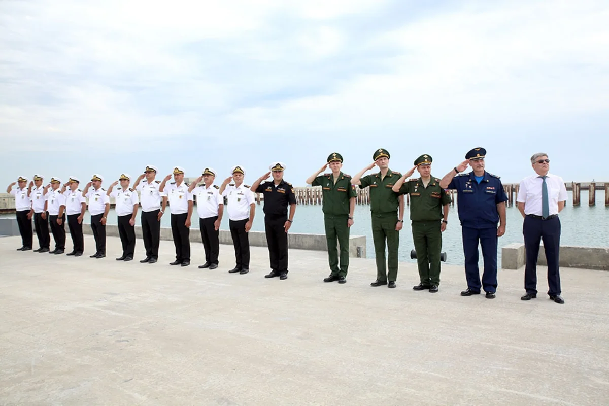 Rusiya hərbi gəmiləri Bakı limanını tərk edib