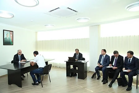 ​İqtisadiyyat və sənaye naziri Qusarda vətəndaşlarla görüşüb