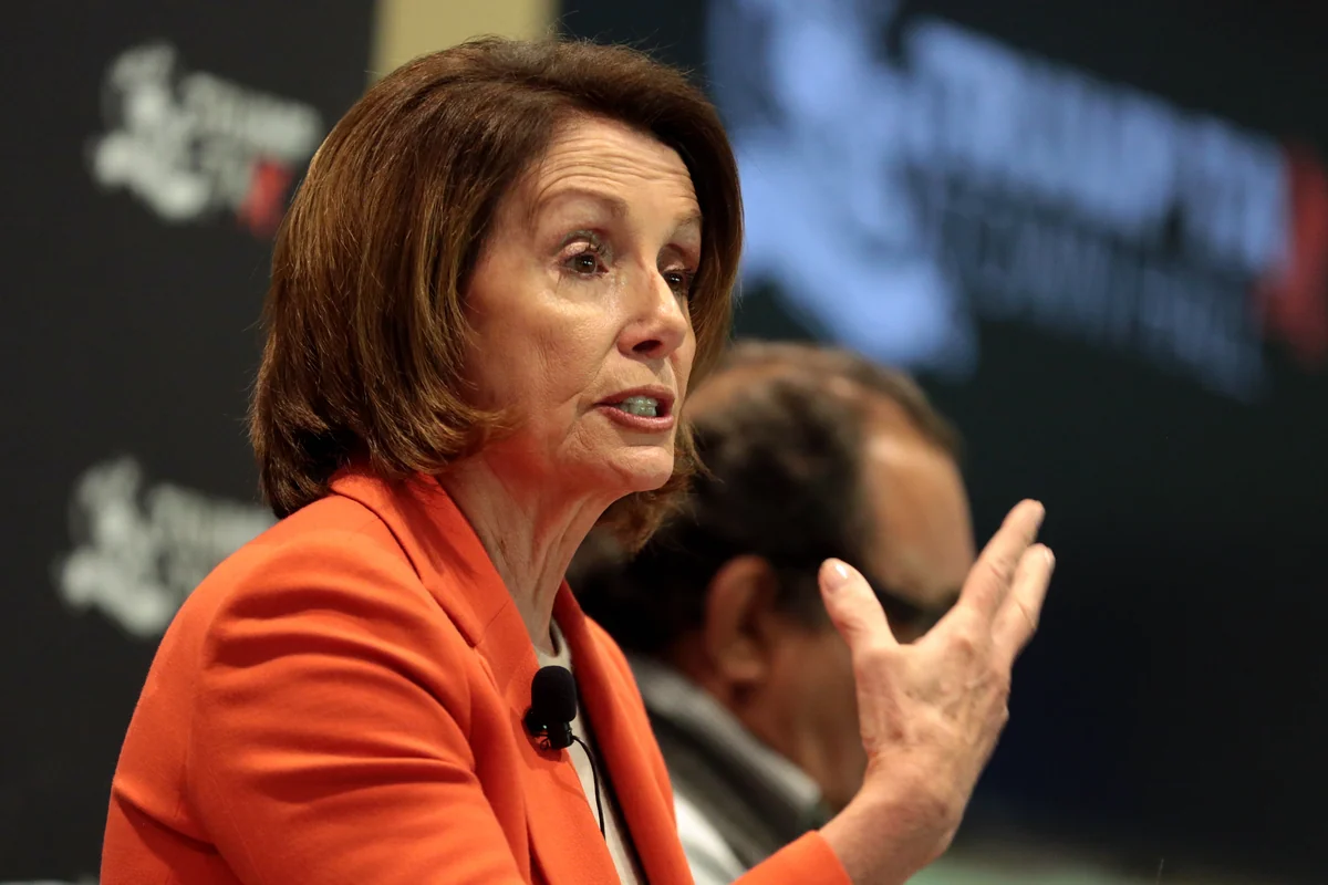 “Pelosi kürsüsü haqqında düşünür və buna görə ermənilərin ayağına düşüb” – RƏY  