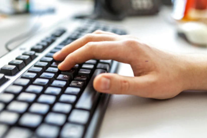 ​Hakerlər ABŞ Dövlət Departamenti, Müdafiə Nazirliyi əməkdaşlarının şəxsi məlumatlarını dərc edərək İŞİD-i onlara qarşı hücüma çağırıblar