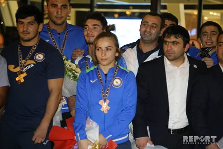 İlk dəfə Avropa çempionu olan Azərbaycanın cüdo yığması Vətənə qayıdıb - FOTO - VİDEO