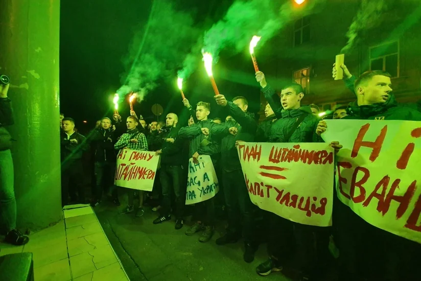 В Украине прошли акции протеста против подписания формулы Штайнмайера