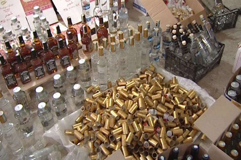 ​Polis saxta spirtli içkilər istehsal edən gizli sex aşkarlayıb - FOTO