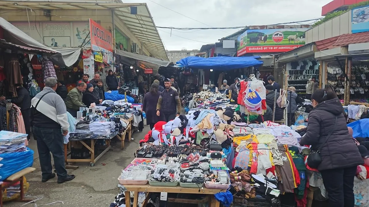 “Vosmoy” bazarının ətrafında küçə ticarəti yığışdırılıb