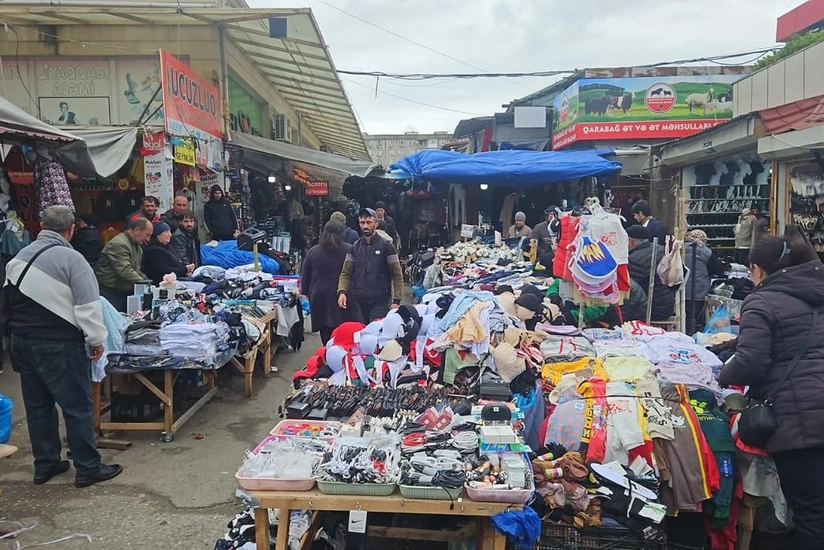 “Vosmoy” bazarının ətrafında küçə ticarəti yığışdırılıb