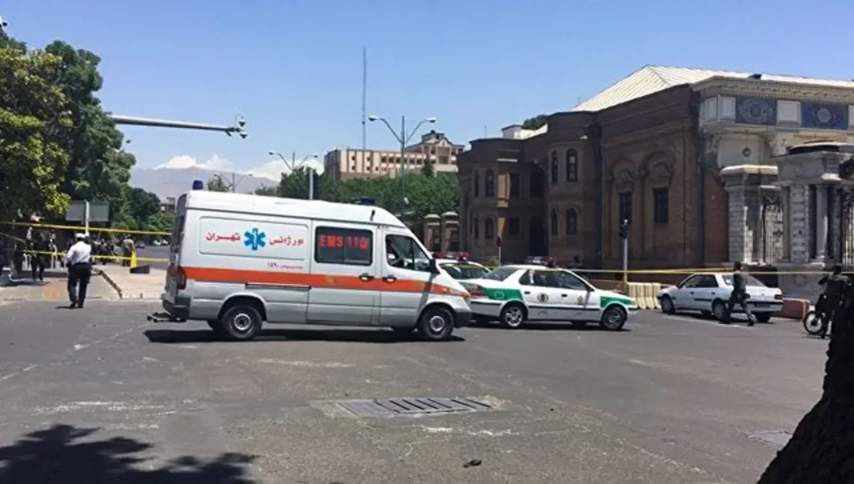 В Иране перевернулся автобус со школьницами