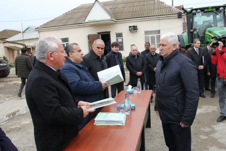 Şirvanda pambıq istehsalçılarına yeni kənd təsərrüfatı texnikaları verilib
