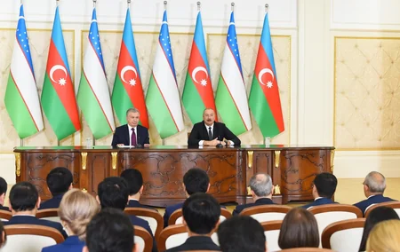 İlham Əliyev və Şavkat Mirziyoyev mətbuata bəyanatlarla çıxış ediblər - YENİLƏNİB