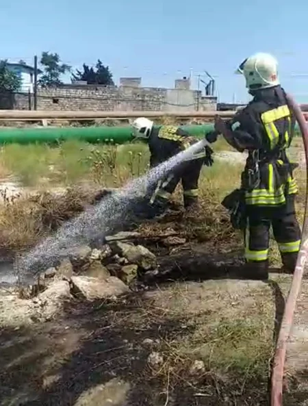 Bakıda neft kəmərlərinin ətrafındakı quru ot və kol-kos yanıb
