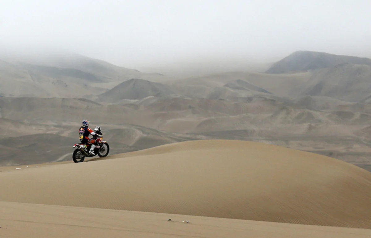 Dakar rallisi zamanı motosikletçini ildırım vurub