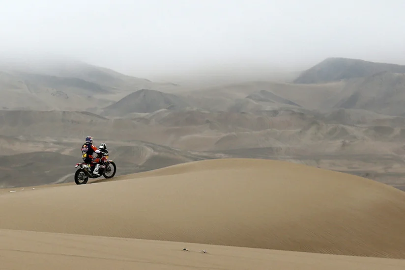 Dakar rallisi zamanı motosikletçini ildırım vurub