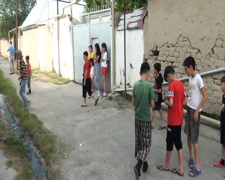 Kürdəmirin mərkəzi küçəsinin mövsümi qonaqları: yayda üfunət, qışda sel suları - REPORTAJ