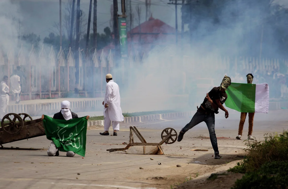 ISIL flags waved at protest in India's Kashmir