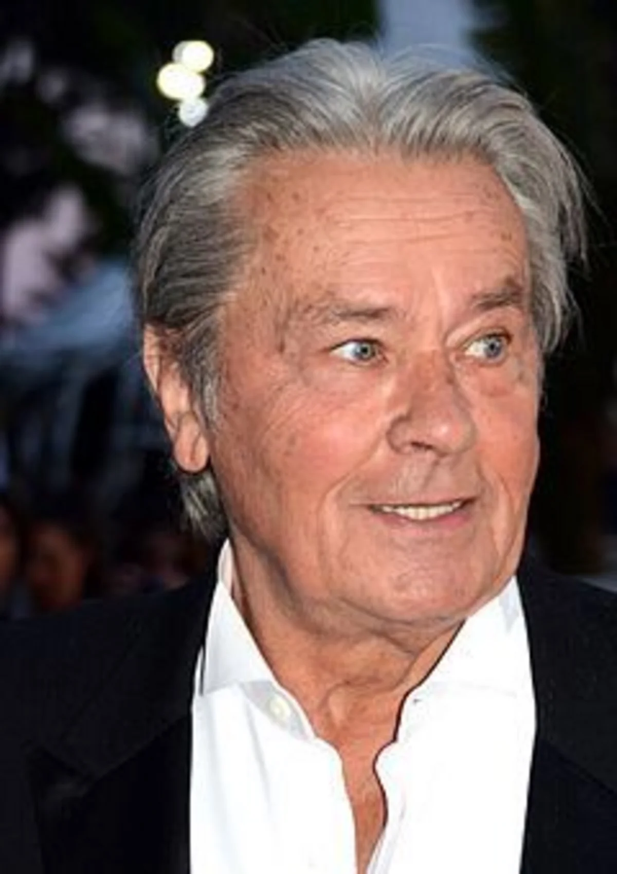 Alen Delon xəstəxanaya yerləşdirilib