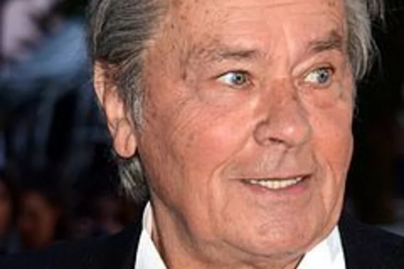 Alen Delon xəstəxanaya yerləşdirilib