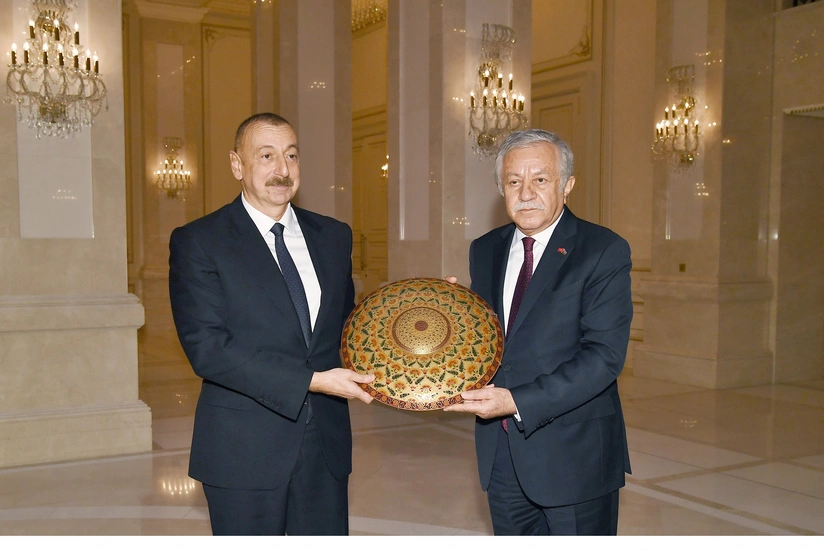 Dövlət Baxçalı İlham Əliyevə hədiyyə göndərdi