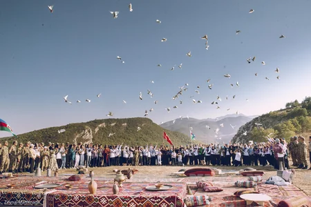 Vətən müharibəsi şəhidlərinin övladları Şuşada olub