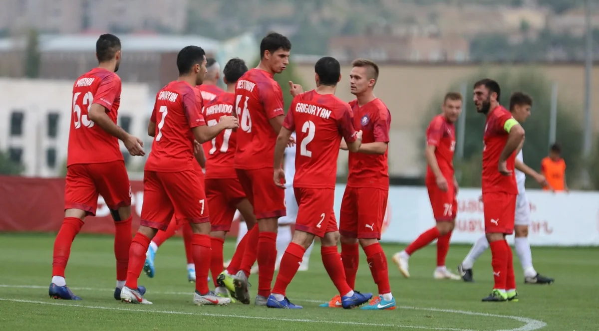 Pünikin futbolçuları koronavirusa yoluxdu