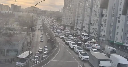 Bakıda 15 istiqamətdə nəqliyyatın sıxlığı müşahidə olunur