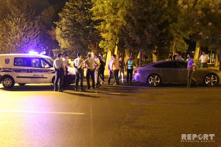 Hüseyn Cavid prospekti ilə əks istiqamətdə gedən maşın qəza törədib - FOTO