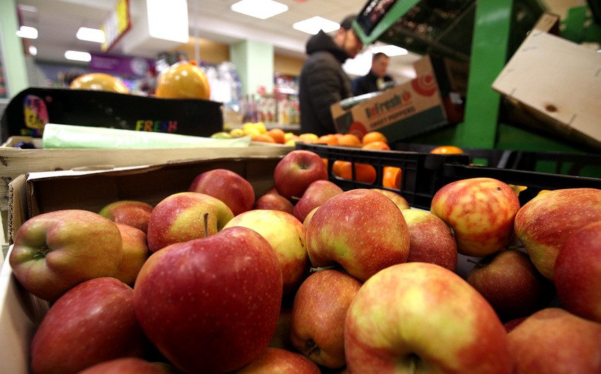 Azerbaijan starts supplying apples to one more country