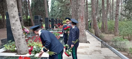 Bakıda Qarakənd faciəsi qurbanlarının məzarları ziyarət olunub