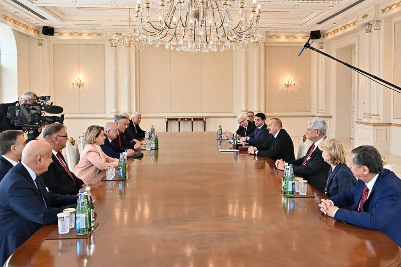 President Ilham Aliyev receives delegation of Nizami Ganjavi International Center