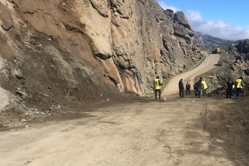 Xüsusi Təyinatlı İdarə Lerikdə qaya parçasını partladıb