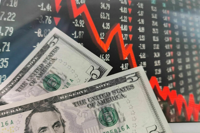 Индекс доллара США снижался почти на 1% на слухах об отстранении главы ФРС