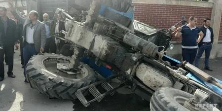 Kürdəmirdə traktor aşıb, sürücü xəsarət alıb - FOTO - VİDEO - YENİLƏNİB