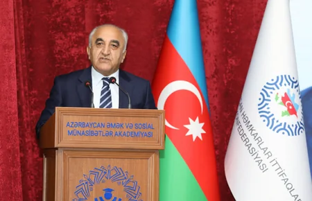 Bir qrup tələbəyə adlı təqaüd verilib