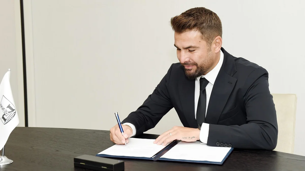 Neftçi yeni baş məşqçisini təqdim edib