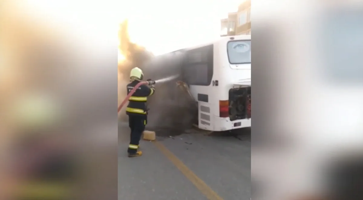Bakıda sərnişin avtobusu yanıb