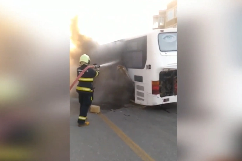 Bakıda sərnişin avtobusu yanıb