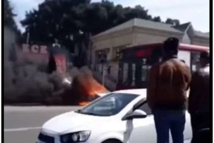 Bakıda avtomobil yanıb - YENİLƏNİB - VİDEO