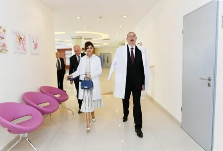 Prezident və birinci xanım Azərbaycanın 10 milyonuncu sakininin valideynləri ilə görüşüblər - FOTOLAR - YENİLƏNİB
