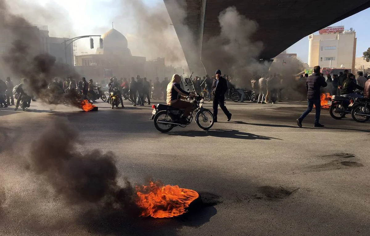 В ходе беспорядков в Иране погибли 19 человек